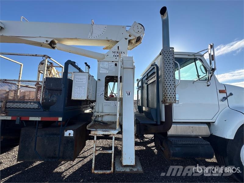 International 600C 34000 lb Straight Boom on International 2674  起重车