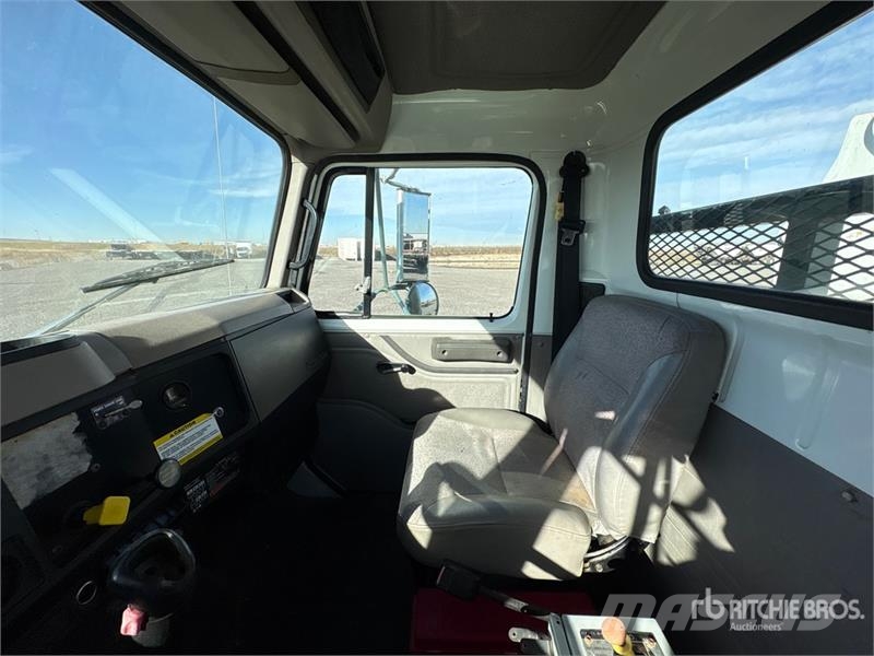 International 600C 34000 lb Straight Boom on International 2674  起重车