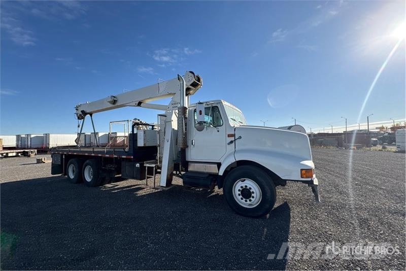 International 600C 34000 lb Straight Boom on International 2674  起重车