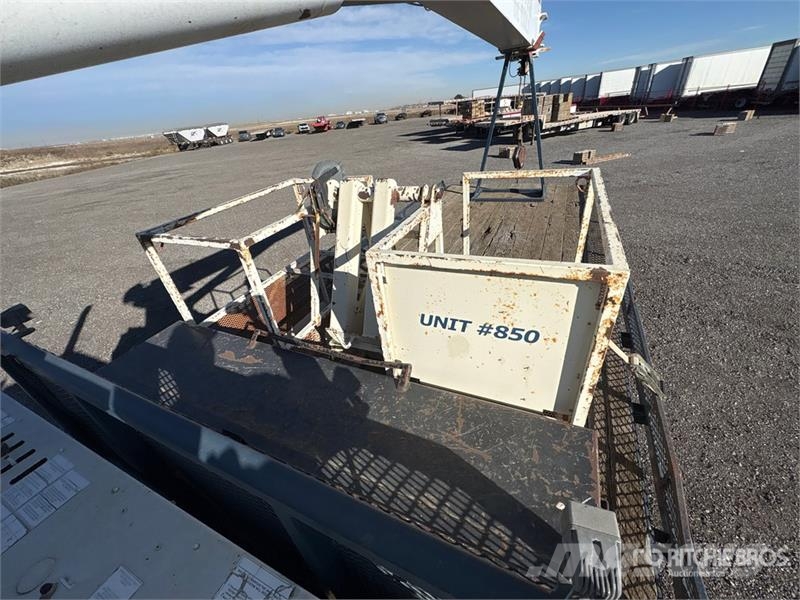 International 600C 34000 lb Straight Boom on International 2674  起重车