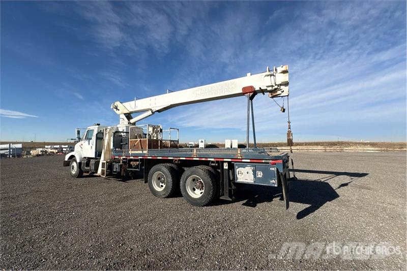 International 600C 34000 lb Straight Boom on International 2674  起重车