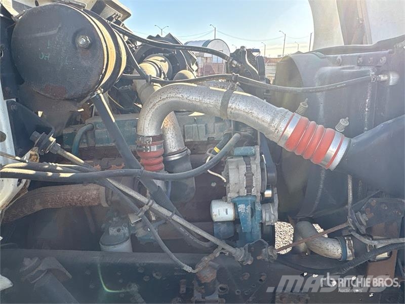 International 600C 34000 lb Straight Boom on International 2674  起重车