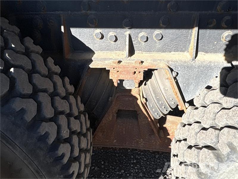 International 600C 34000 lb Straight Boom on International 2674  起重车