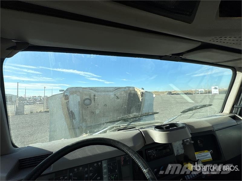 International 600C 34000 lb Straight Boom on International 2674  起重车