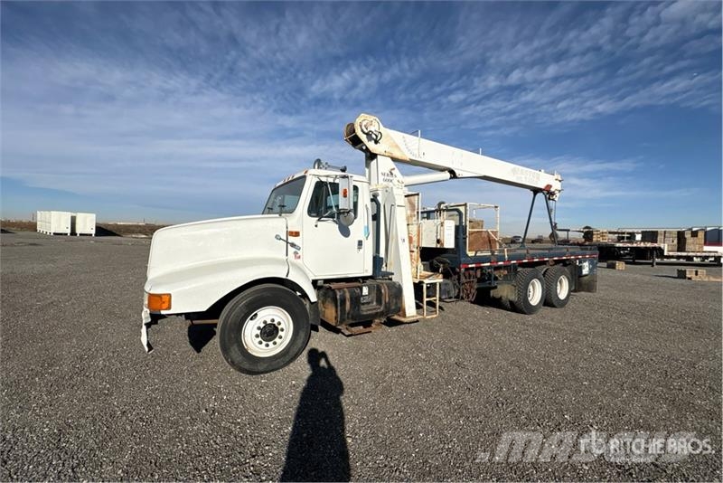 International 600C 34000 lb Straight Boom on International 2674  起重车