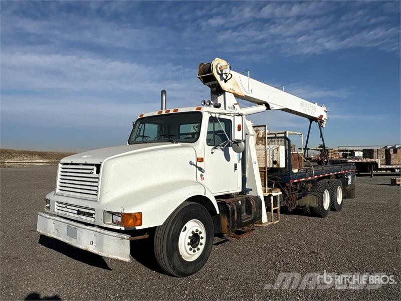 International 600C 34000 lb Straight Boom on International 2674  起重车