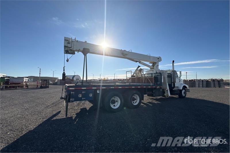 International 600C 34000 lb Straight Boom on International 2674  起重车