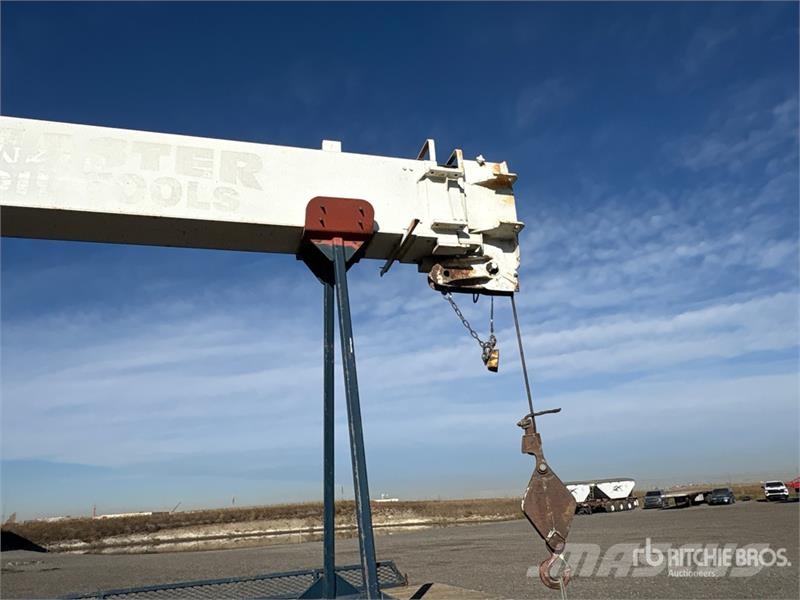 International 600C 34000 lb Straight Boom on International 2674  起重车