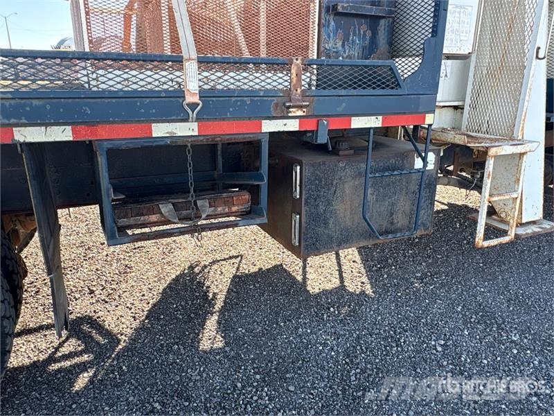 International 600C 34000 lb Straight Boom on International 2674  起重车