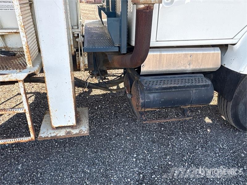 International 600C 34000 lb Straight Boom on International 2674  起重车