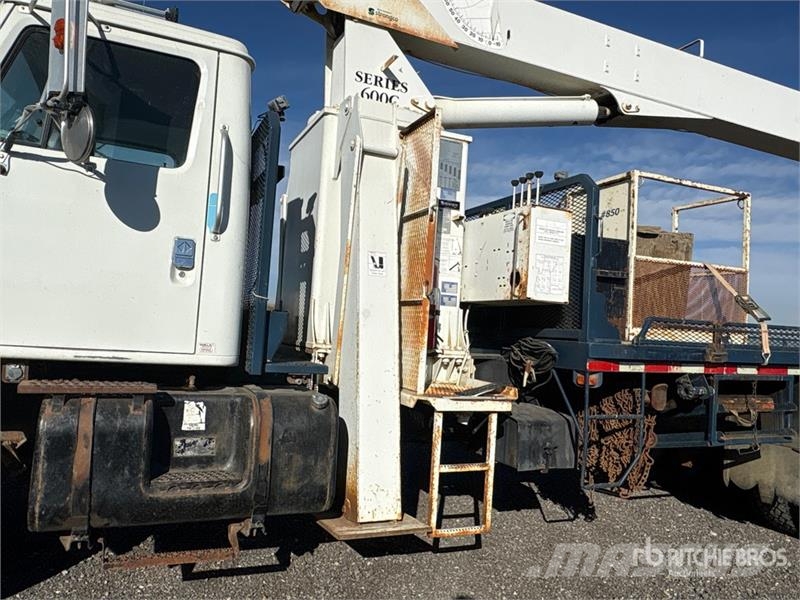 International 600C 34000 lb Straight Boom on International 2674  起重车