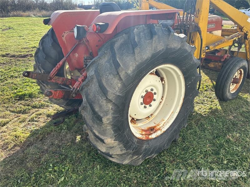 International 674 2WD Tractor Ciągniki rolnicze