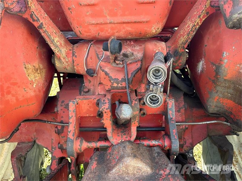 International 674 2WD Tractor Tratores Agrícolas usados