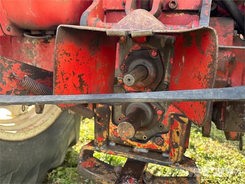 International 674 2WD Tractor Tratores Agrícolas usados