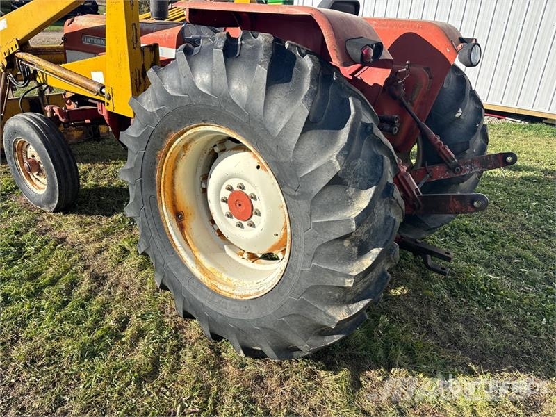 International 674 2WD Tractor Tratores Agrícolas usados