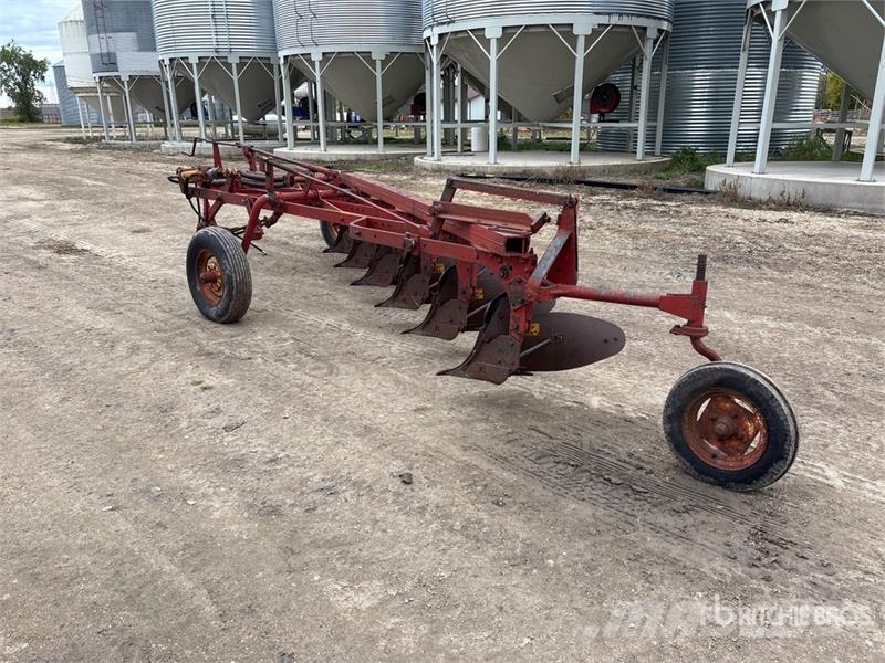 International 70 12 ft 6 Bottom Breaking Plow Pflüge