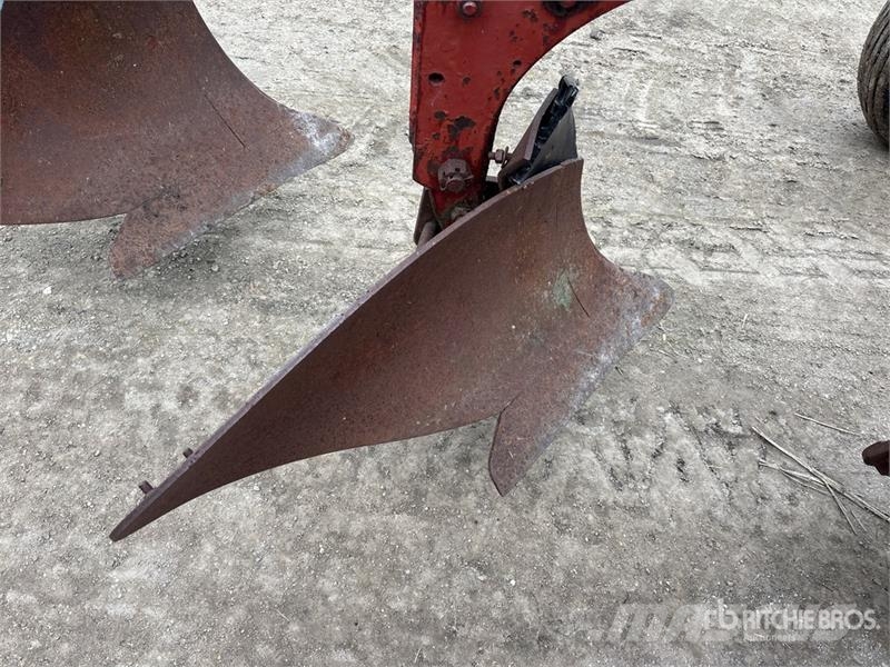 International 70 12 ft 6 Bottom Breaking Plow Pflüge