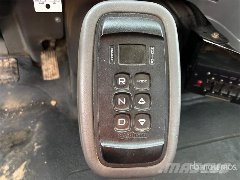 International 7000 6x4 Rollback Truck مركبات إصلاح الأعطال