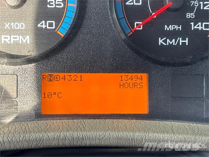 International 7000 6x4 Rollback Truck مركبات إصلاح الأعطال