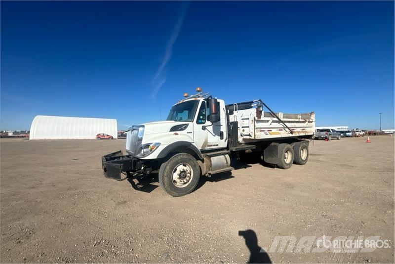 International 7400 Tippbil