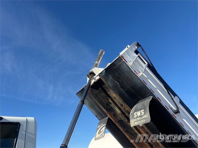 International 7400 Tippbil