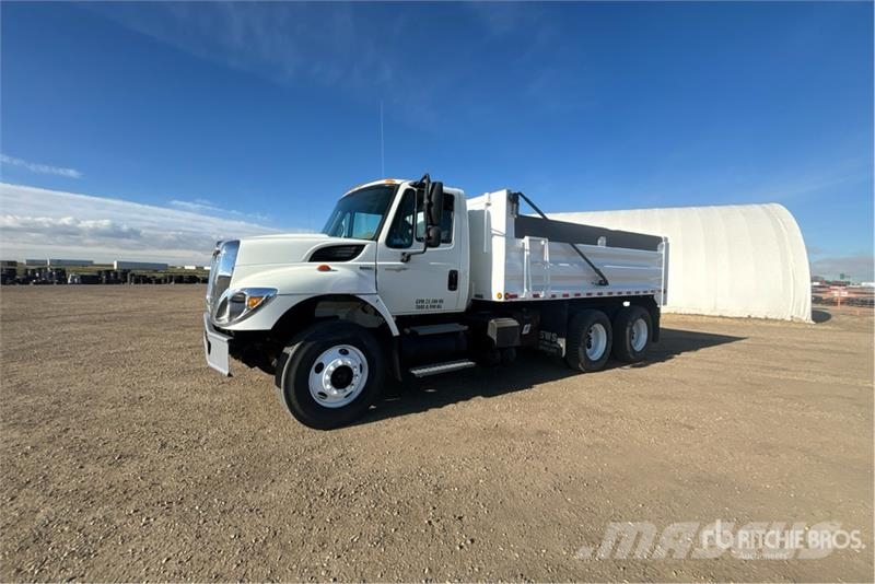 International 7400 Tippbil