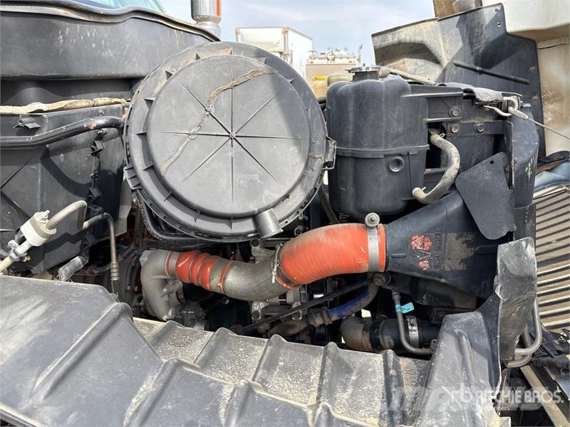 International 7400 Kabine i unutrašnjost