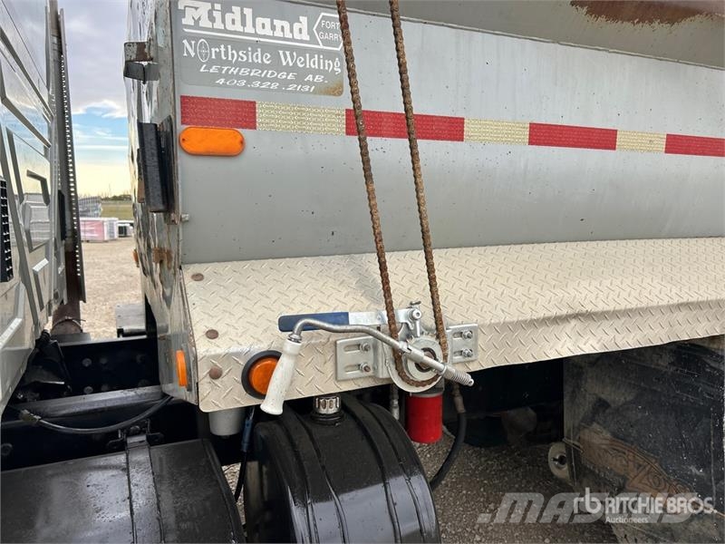 International 7400 شاحنات قلابة