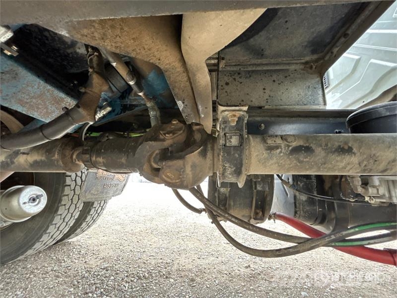 International 7400 شاحنات قلابة