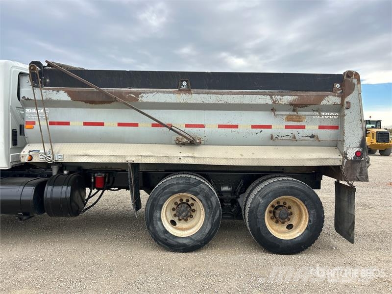 International 7400 شاحنات قلابة