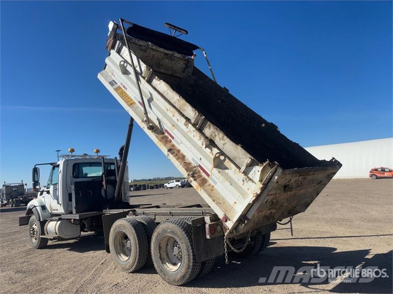 International 7400 Tippbil