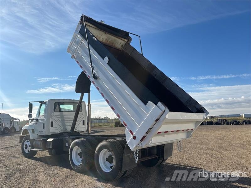 International 7400 Tippbil