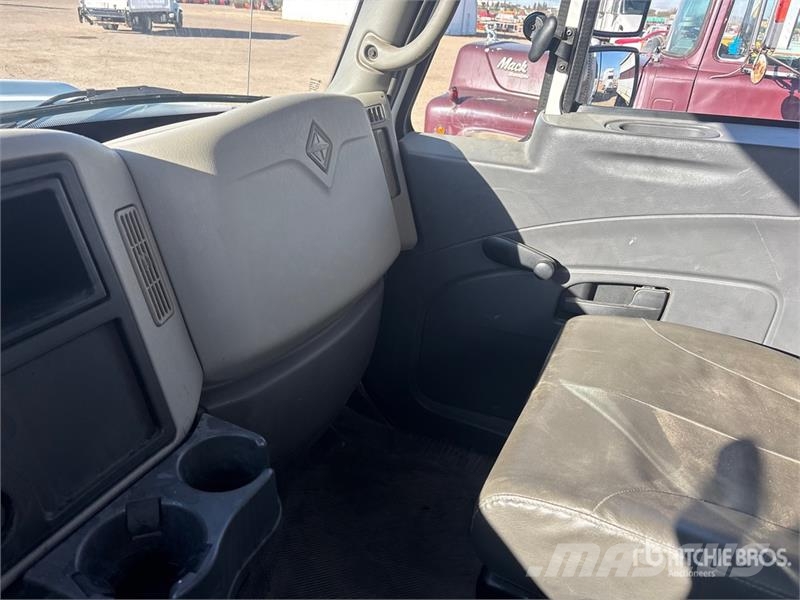 International 7400 Tippbil