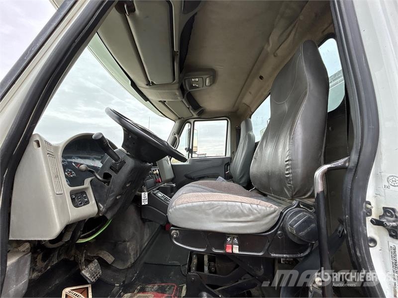 International 7400 شاحنات قلابة