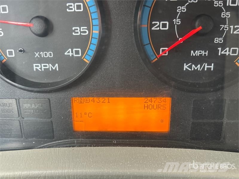 International 7400 شاحنات قلابة