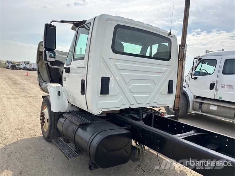International 7400 Kabine i unutrašnjost