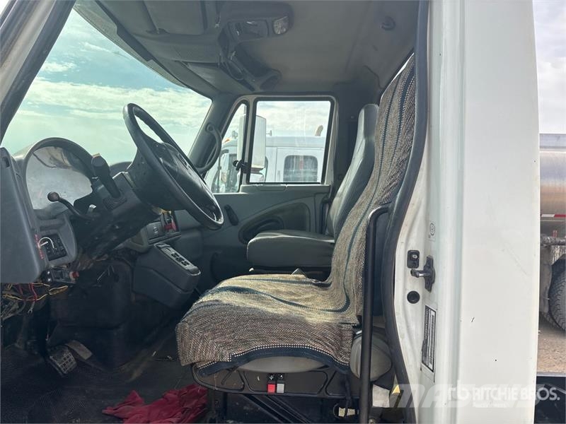 International 7400 Kabine i unutrašnjost