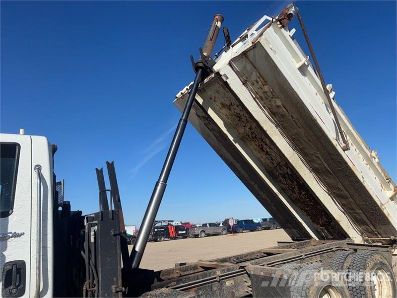 International 7400 Tippbil