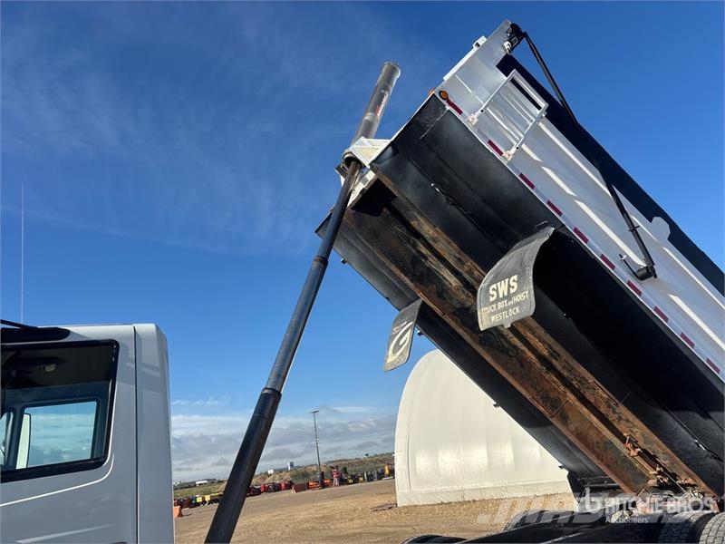 International 7400 Tippbil