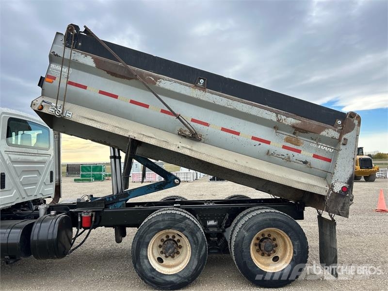 International 7400 شاحنات قلابة