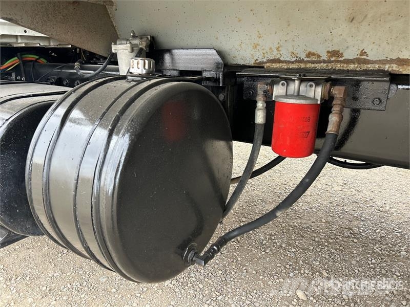 International 7400 شاحنات قلابة