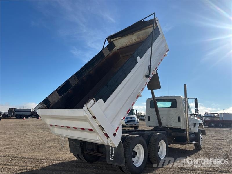 International 7400 Tippbil