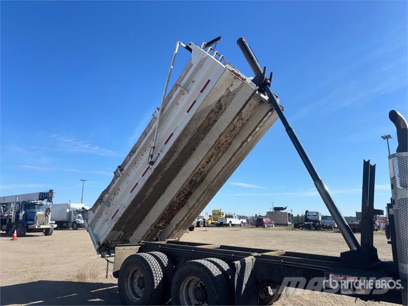 International 7400 Tippbil