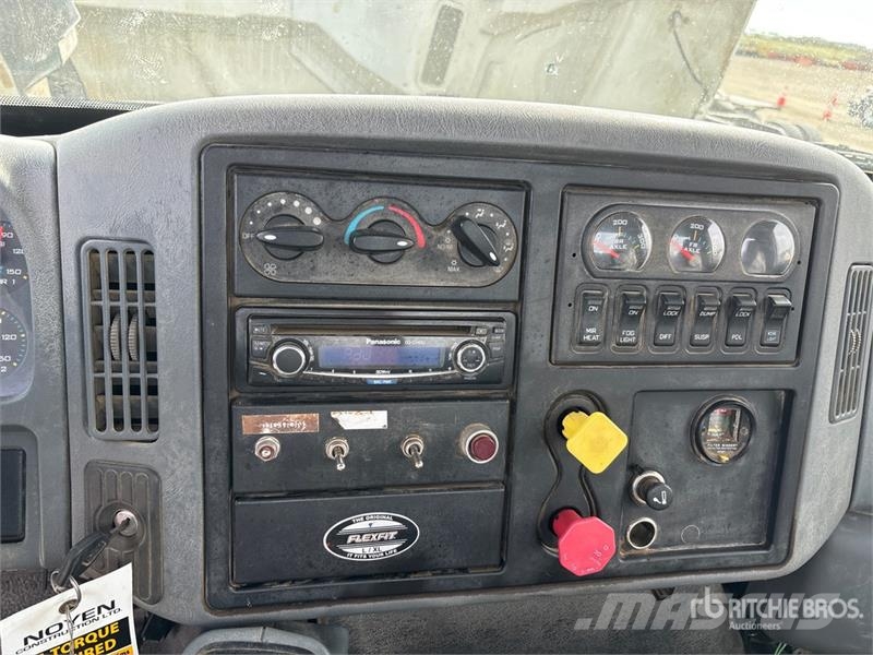 International 7400 Kabine i unutrašnjost