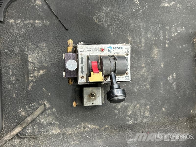 International 7400 شاحنات قلابة