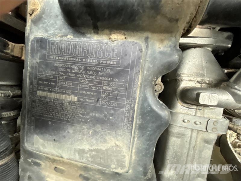 International 7400 شاحنات قلابة