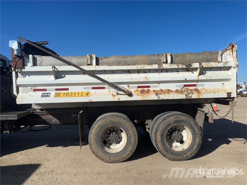 International 7400 Tippbil