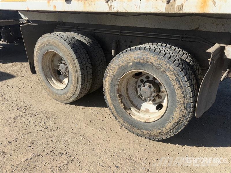 International 7400 Tippbil