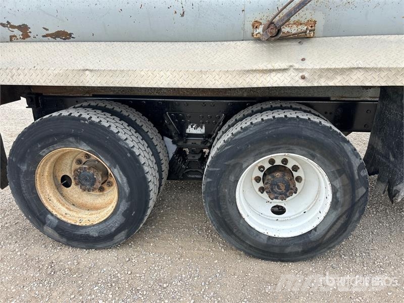 International 7400 شاحنات قلابة