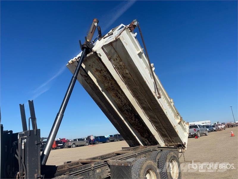 International 7400 Tippbil
